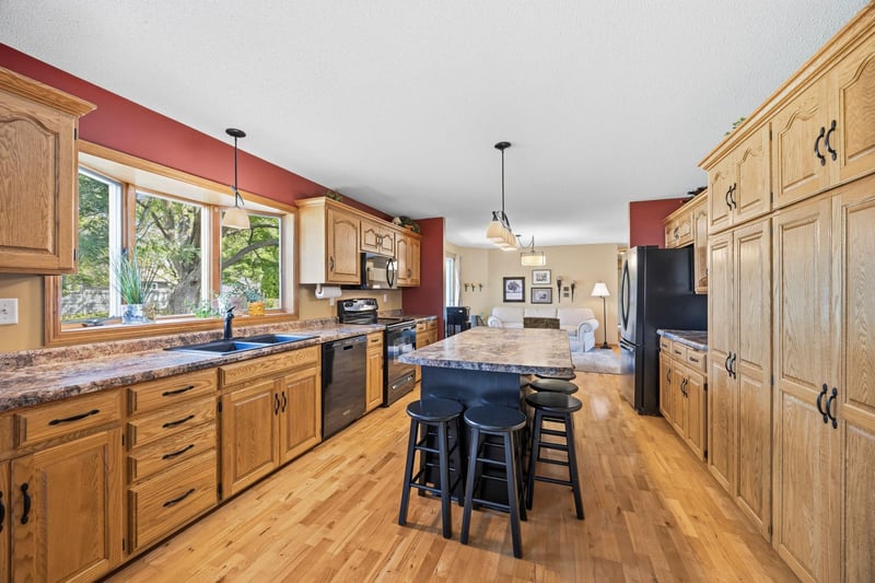 137 Elk Dr SE, Hutchinson, MN 55350