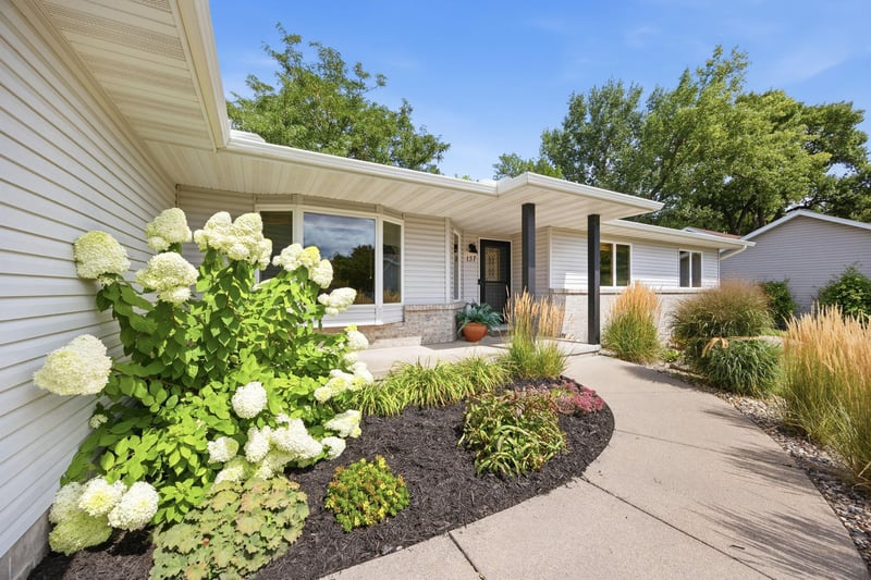 137 Elk Dr SE, Hutchinson, MN 55350