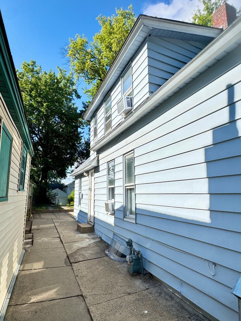 486 Lawson Ave W, Saint Paul, MN 55117