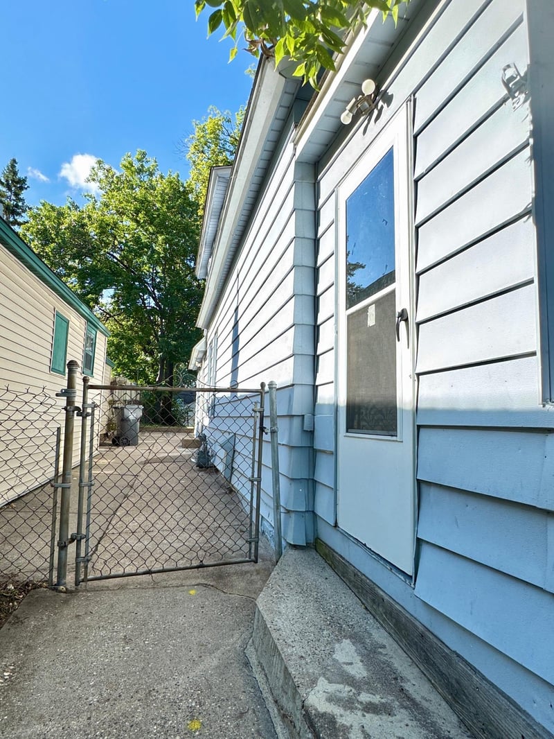 486 Lawson Ave W, Saint Paul, MN 55117