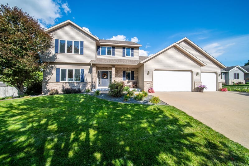 706 9th Ave Nw, Byron, MN 55920