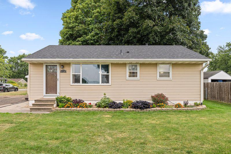 6726 5th Street Ct N, Oakdale, MN 55128