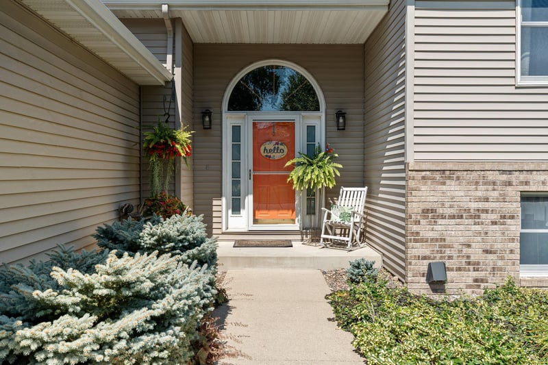 2180 Sunflower Ln, Owatonna, MN 55060