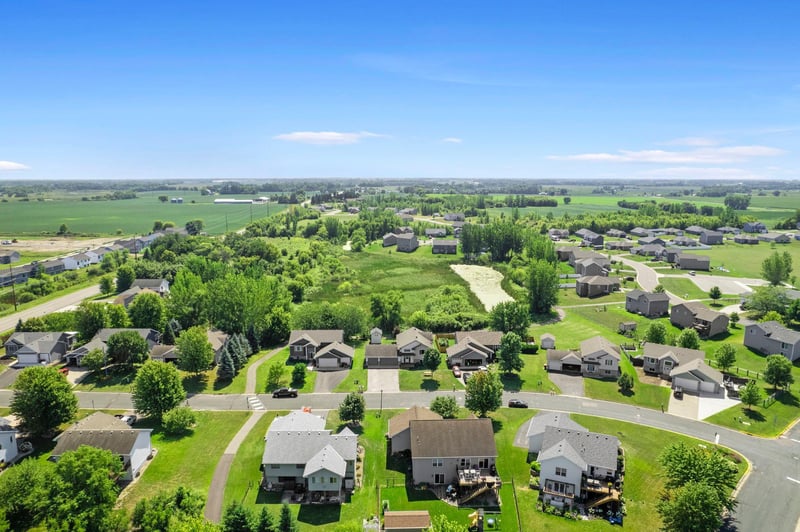 213 Douglas Dr, Waverly, MN 55390