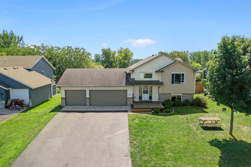 213 Douglas Dr, Waverly, MN 55390