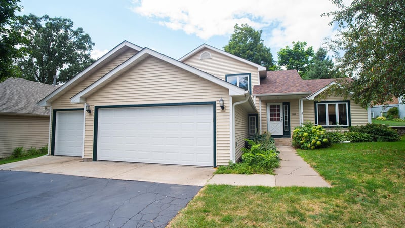 2205 Jennifer Ct, North Saint Paul, MN 55109