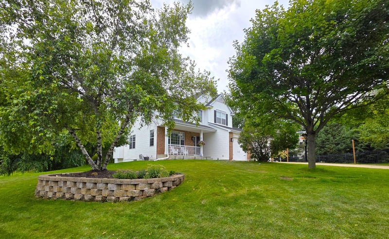 2051 Highgate Cir, Chanhassen, MN 55317