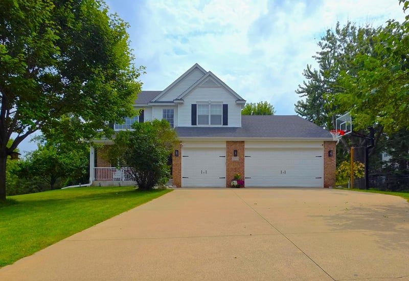2051 Highgate Cir, Chanhassen, MN 55317
