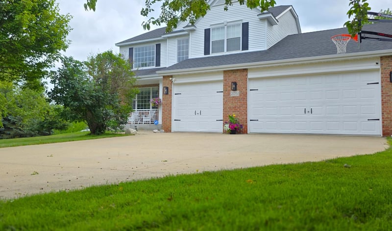 2051 Highgate Cir, Chanhassen, MN 55317