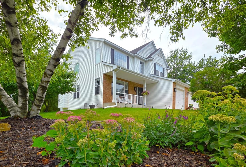 2051 Highgate Cir, Chanhassen, MN 55317
