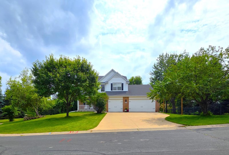 2051 Highgate Cir, Chanhassen, MN 55317