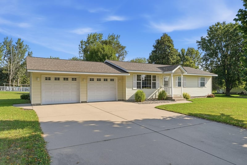 22 6th St S, Sauk Centre, MN 56378
