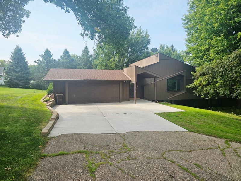 308 Cedar Ln, Montevideo, MN 56265