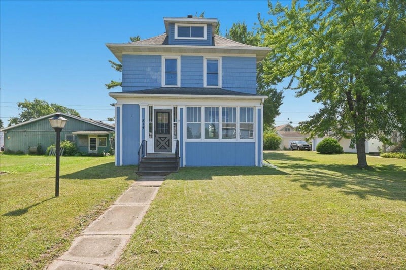 814 N 20th St, Superior, WI 54880