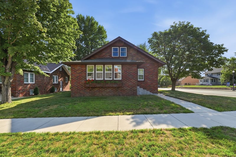 231 Maple St, Sauk Centre, MN 56378