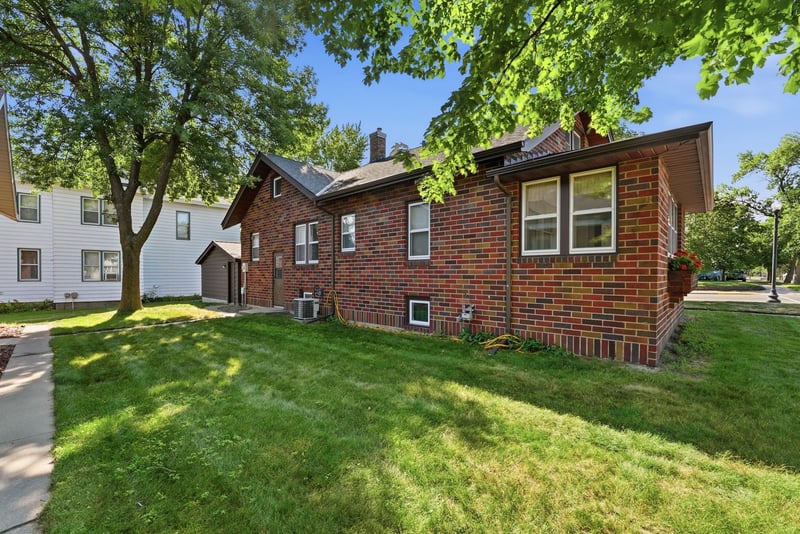 231 Maple St, Sauk Centre, MN 56378