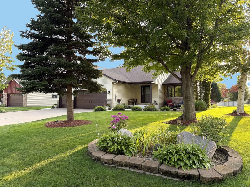 207 10th Ave NW, Lonsdale, MN 55046