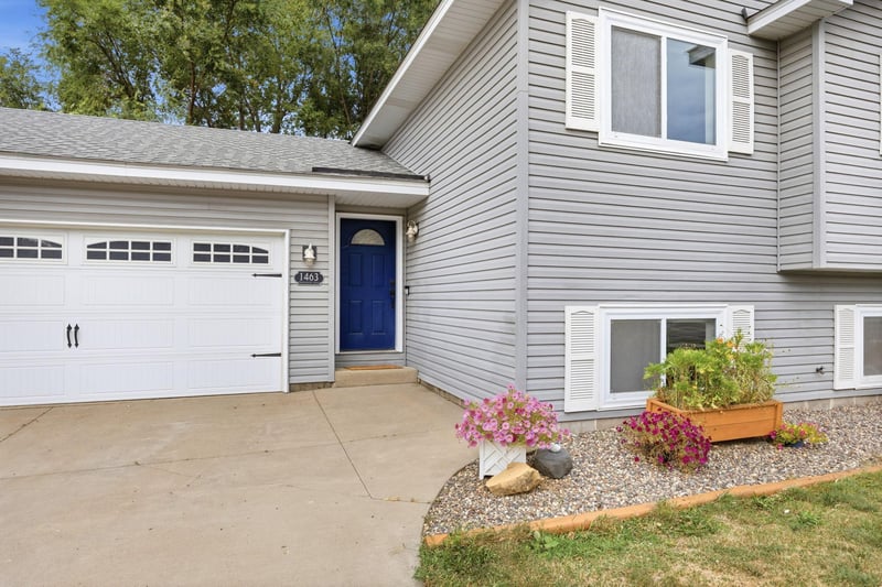 1463 Oakdale Ave, West Saint Paul, MN 55118