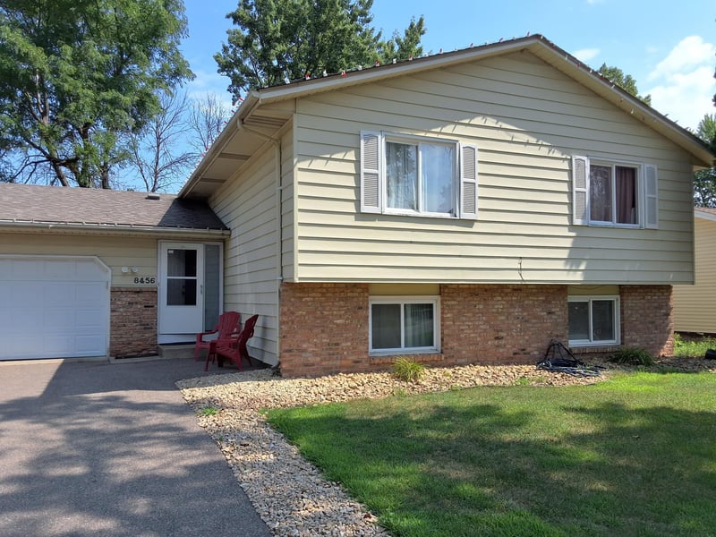 8456 Brunswick Ct N, Brooklyn Park, MN 55443