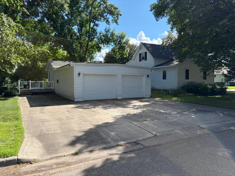 519 5th St NW, Renville, MN 56284