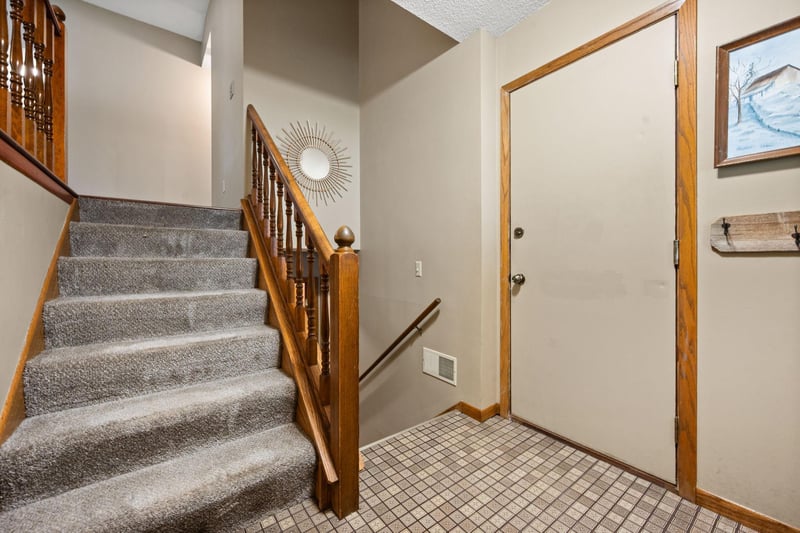 3226 Marlin Ave, Vadnais Heights, MN 55127