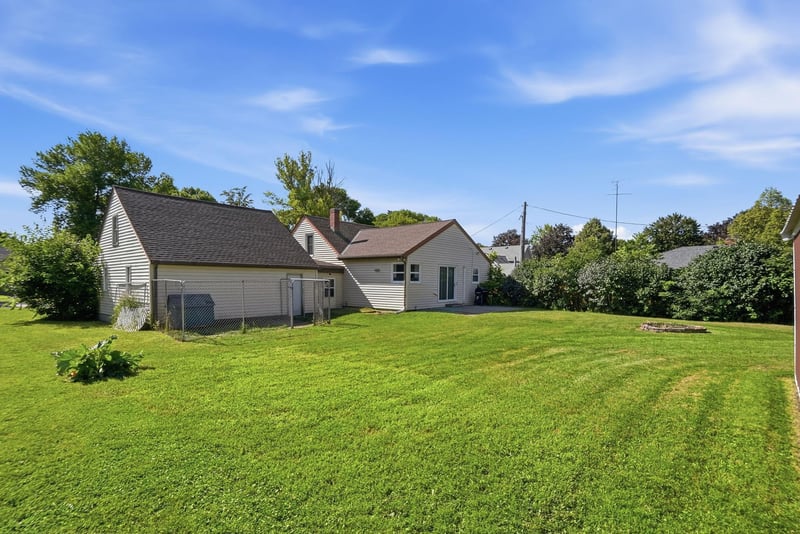 605 S 8th St, Olivia, MN 56277