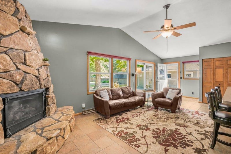 17100 11th Ave N, Plymouth, MN 55447