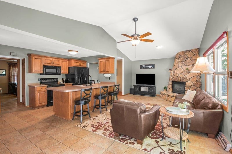 17100 11th Ave N, Plymouth, MN 55447