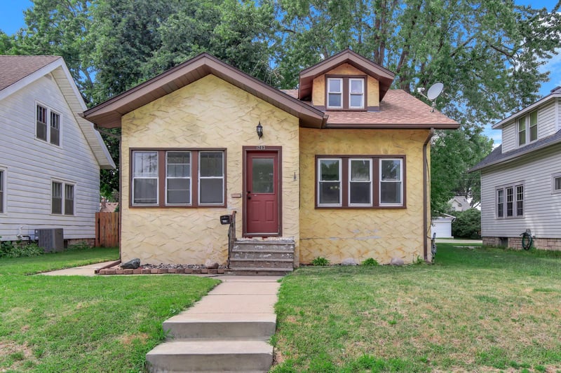 1283 Rice St, Saint Paul, MN 55117
