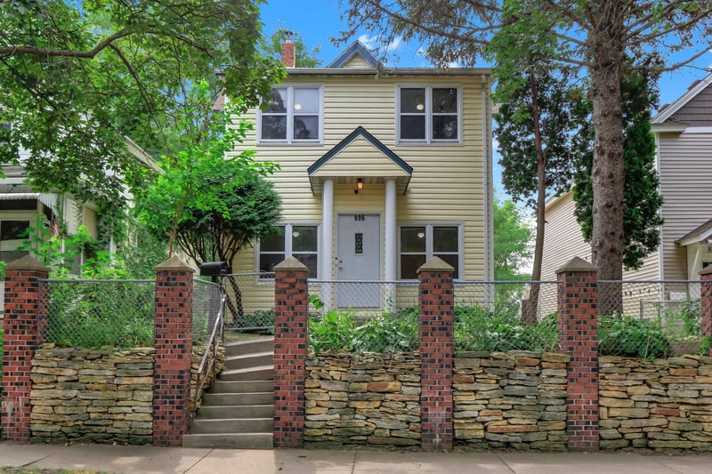 896 4th St E, Saint Paul, MN 55106