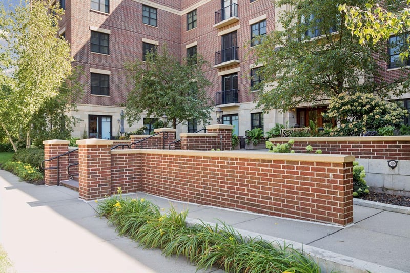 370 Marshall Ave #201, Saint Paul, MN 55102