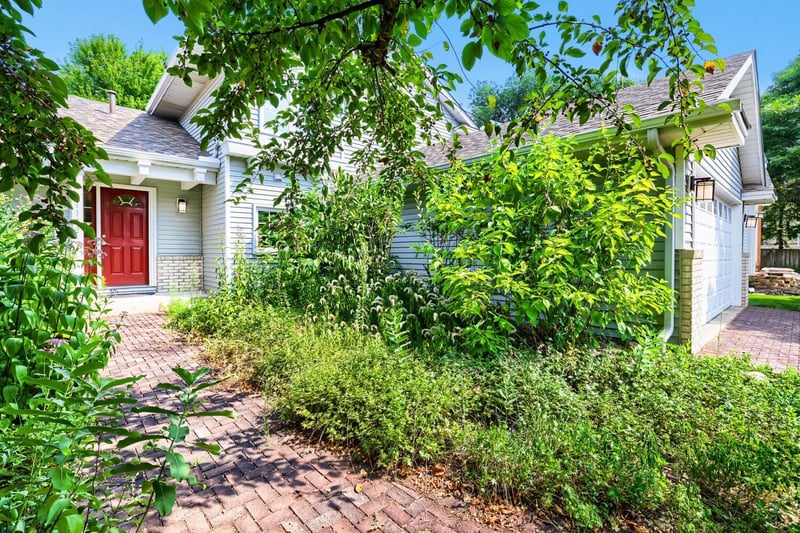 1119 Bonnieview Dr, Woodbury, MN 55129