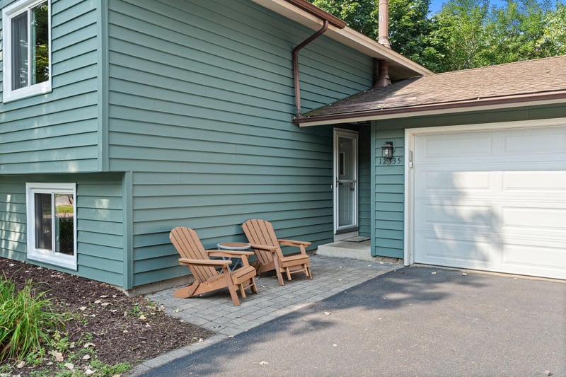 12335 Oxbow Dr, Eden Prairie, MN 55347