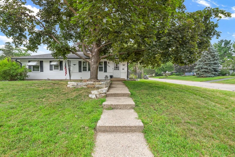9141 Oliver Ave S, Bloomington, MN 55431