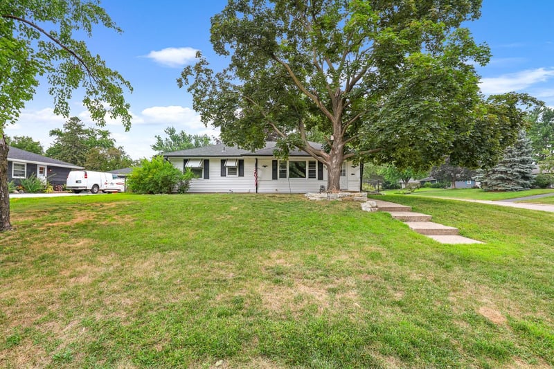 9141 Oliver Ave S, Bloomington, MN 55431