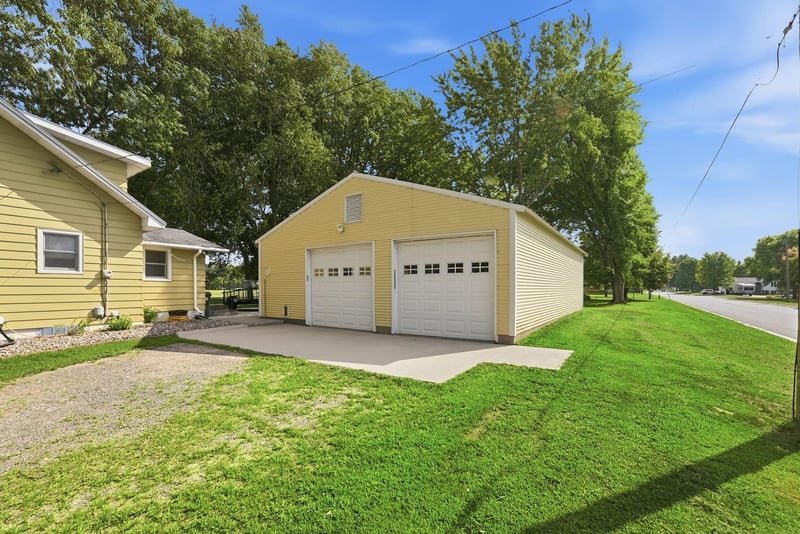 420 1st St NE, Avon, MN 56310