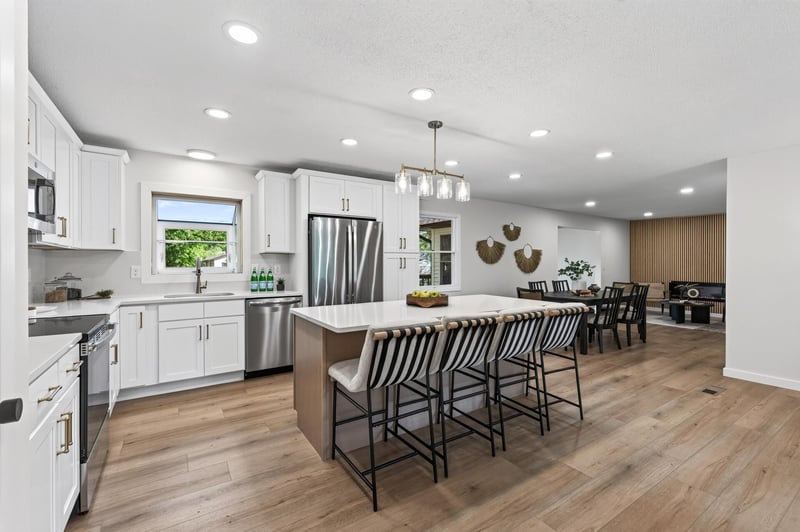 383 Walker Dr, Vadnais Heights, MN 55127