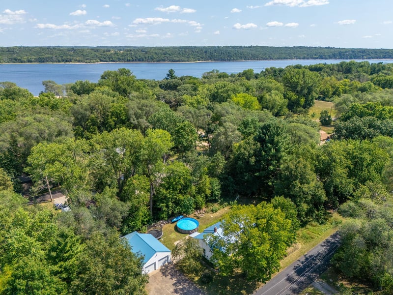1943 Racine Ave S, Lakeland, MN 55043