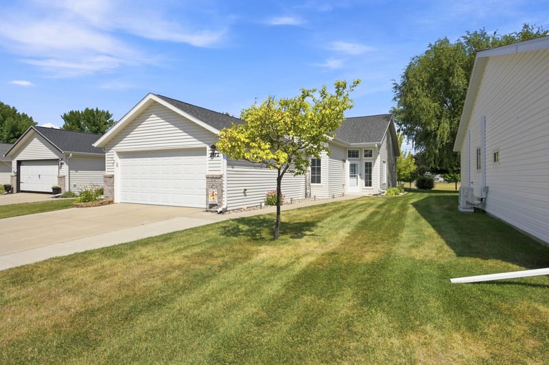 2872 35th St S, Moorhead, MN 56560