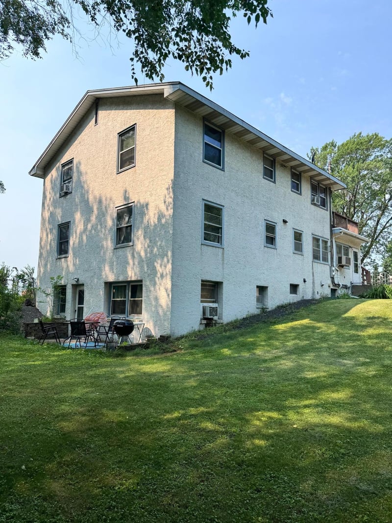 1398 25th St NW, New Brighton, MN 55112