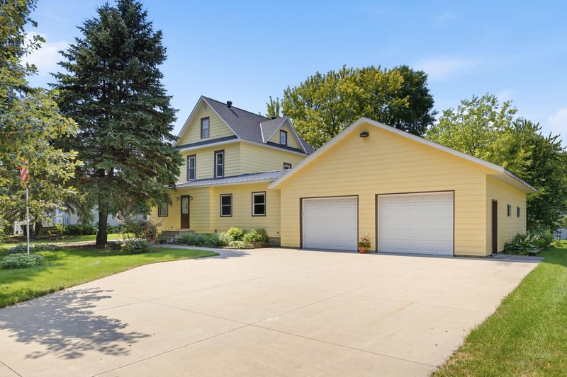 120 3rd St W, Hector, MN 55342