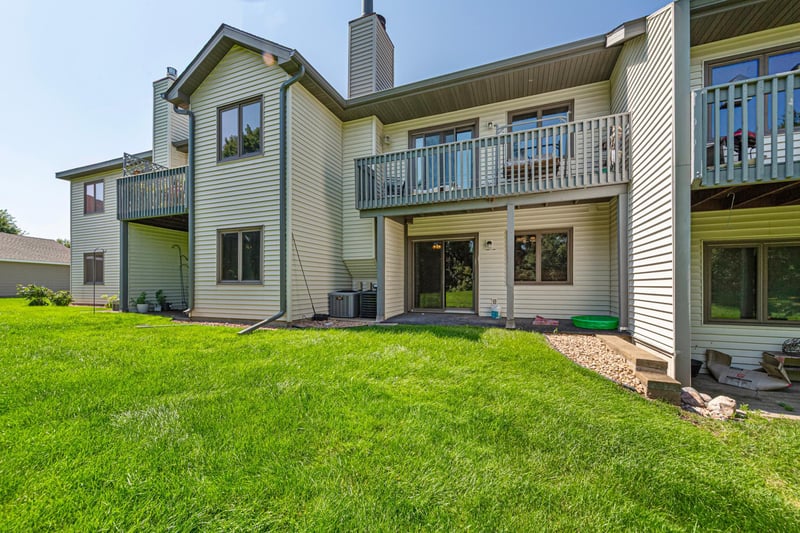 7250 Hunters Rn, Eden Prairie, MN 55346