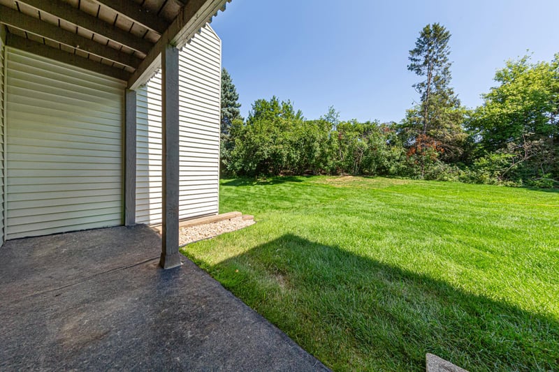 7250 Hunters Rn, Eden Prairie, MN 55346