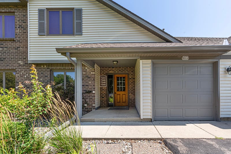 7250 Hunters Rn, Eden Prairie, MN 55346