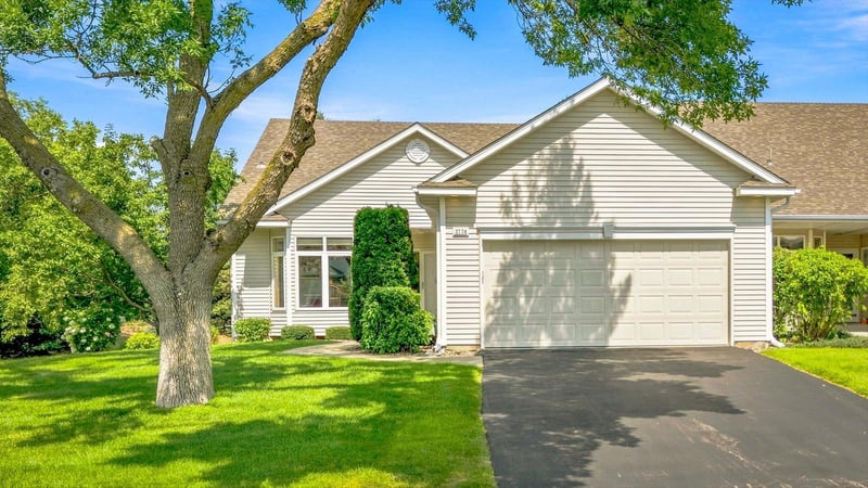 2774 Boulder Dr, Burnsville, MN 55337