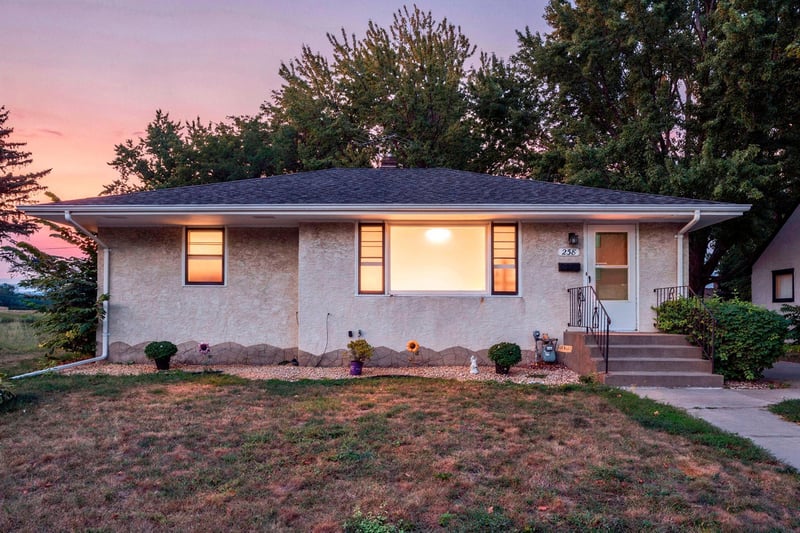238 Macarthur St W, South Saint Paul, MN 55075