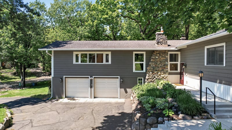 12020 Mayflower Cir, Minnetonka, MN 55305