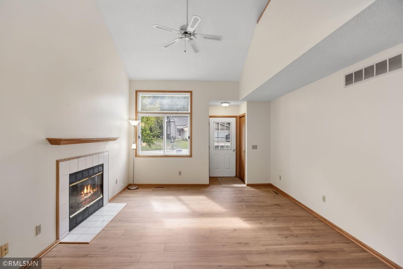 4831 Helena Ln N #1, Oakdale, MN 55128