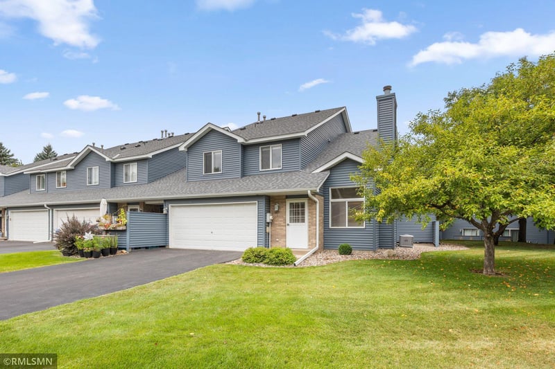 4831 Helena Ln N #1, Oakdale, MN 55128
