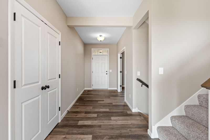 327 Otto Dr NW, Delano, MN 55328